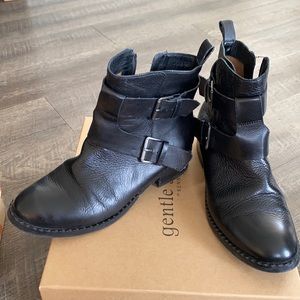 Amazing black booties!